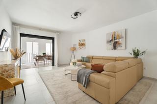 Apartament a Puerto Banús. Amplio apartamento de 3 dormitorios con salón de planta abierta