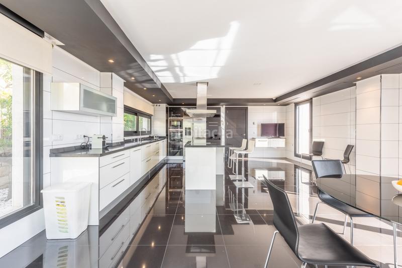 Foto 1e9e56c7-2393-4bd1-bdd8-6746127d5892. Haus mit parking pool in Sotogrande alto Sotogrande