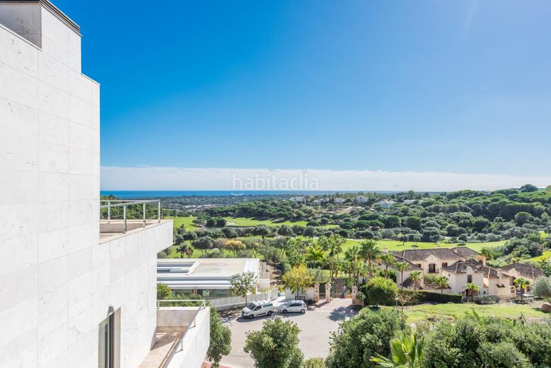 Foto 231fb16c-b1a4-4d65-bfe5-e34934aa5107. Haus mit parking pool in Sotogrande alto Sotogrande