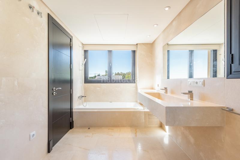 Foto b8f895b8-43d4-47f2-8046-ff87c8801363. Haus mit parking pool in Sotogrande alto Sotogrande