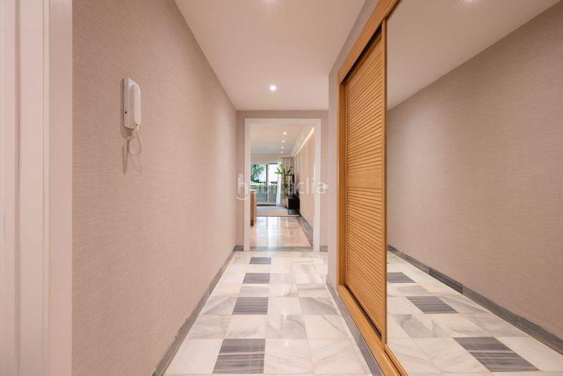 Foto 2916f1fe-5fec-4578-b849-9f0beed8d4cc. Apartament amb aparcament piscina a Puente Romano Marbella