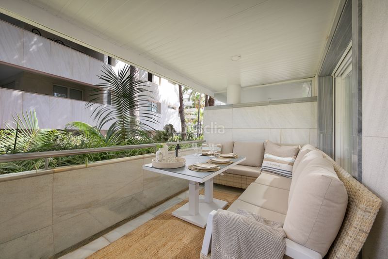 Foto 7cd0aa4f-8ccb-4407-ba1b-eac7715359f2. Apartament amb aparcament piscina a Puente Romano Marbella