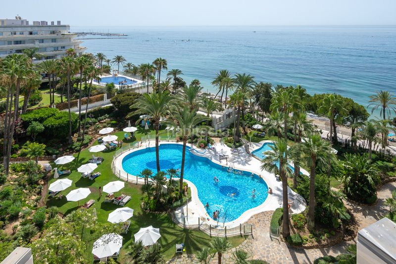 Foto 89c25731-2e79-4c1b-9e2c-22e4e56aea92. Apartament amb aparcament piscina a Puente Romano Marbella