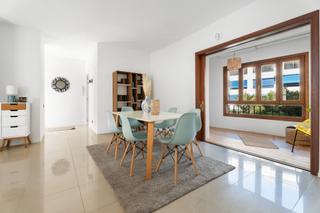 Apartament a Puerto Banús. Precioso apartamento de 2 dormitorios completamente renovado en