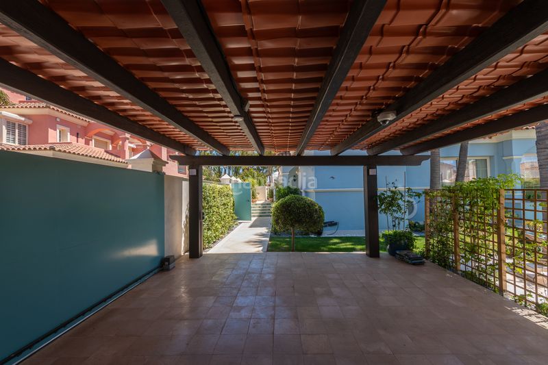 Foto 00e13837-3c31-40ce-9c2d-0c7896bdaf81. Casa amb calefacció aparcament piscina a Puerto Banús Marbella