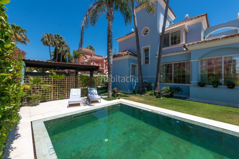 Foto 21512a42-9a71-43cc-92ec-e2453bcc1ccd. Casa amb calefacció aparcament piscina a Puerto Banús Marbella
