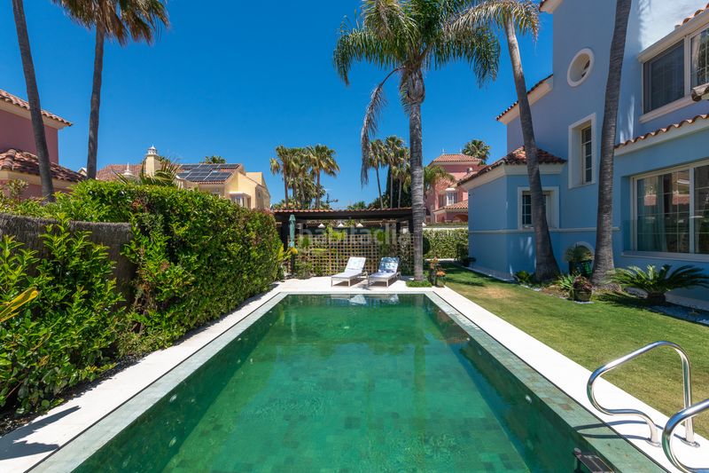 Foto 4e115854-ee04-41e2-a17a-ee3ca8823a80. Casa amb calefacció aparcament piscina a Puerto Banús Marbella