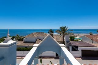 Casa  Pepina sur. Exclusiva villa de lujo en primera línea de playa, puerto banús,