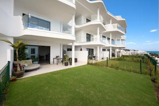 Planta baja en Puerto Deportivo. Apartamento con jardin privado de 3 habitaciones lomas higueron