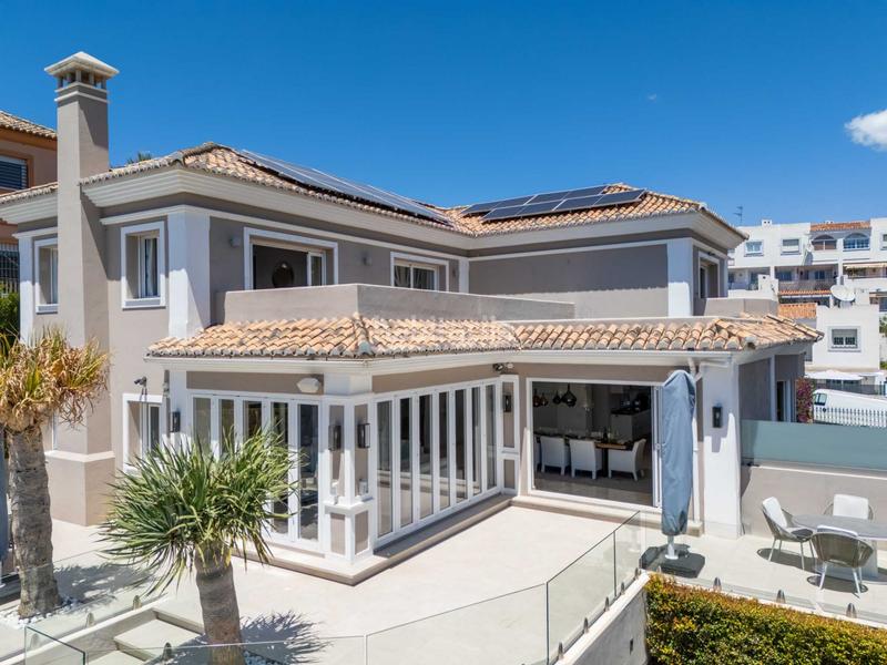 Foto 1d960e69-bfd8-4c36-9326-449e5ee5ab22. Casa con riscaldamento parcheggio piscina in Nueva Andalucía centro Marbella