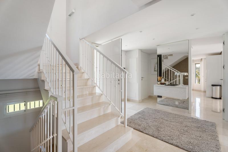 Foto 305e92e5-8469-4099-a548-90a254d538de. Casa con riscaldamento parcheggio piscina in Nueva Andalucía centro Marbella