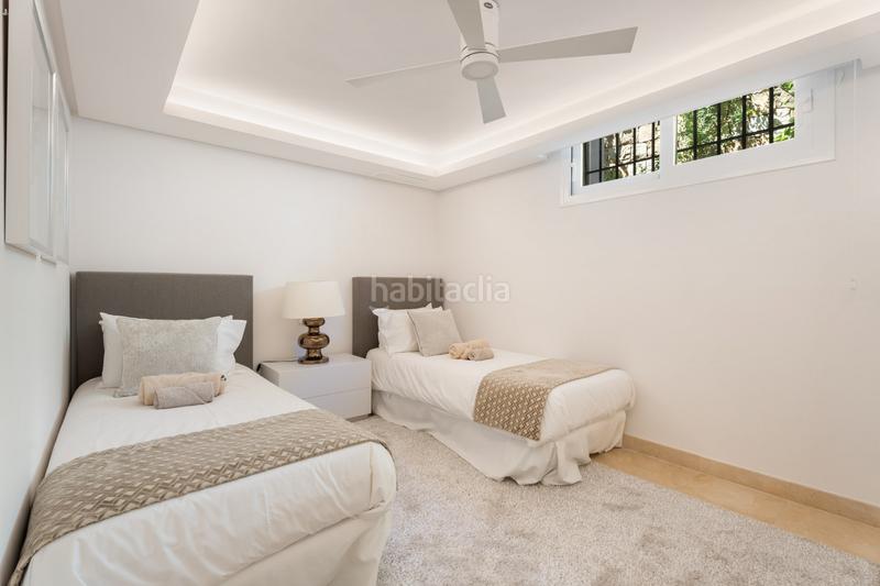 Foto 43dd11f1-334f-4c3c-b020-e8e888200590. Casa con riscaldamento parcheggio piscina in Nueva Andalucía centro Marbella