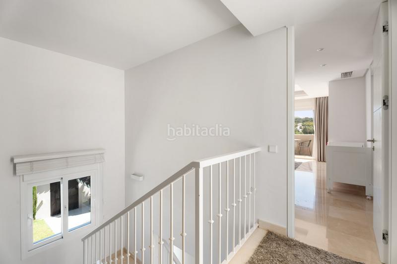 Foto 5b8de733-fa74-493c-b337-d7f091e70dc9. Casa con riscaldamento parcheggio piscina in Nueva Andalucía centro Marbella
