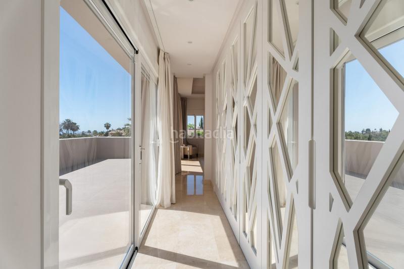 Foto 8baa8ce9-95b2-40a0-9628-963bfc37a11d. Casa con riscaldamento parcheggio piscina in Nueva Andalucía centro Marbella