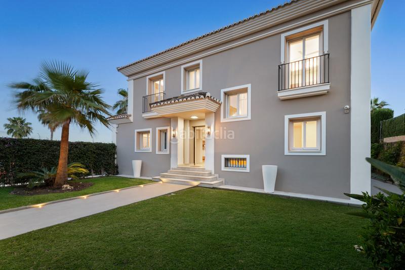 Foto ba06c4bd-fa36-406f-82e5-2f83fdfbeba1. Casa con riscaldamento parcheggio piscina in Nueva Andalucía centro Marbella
