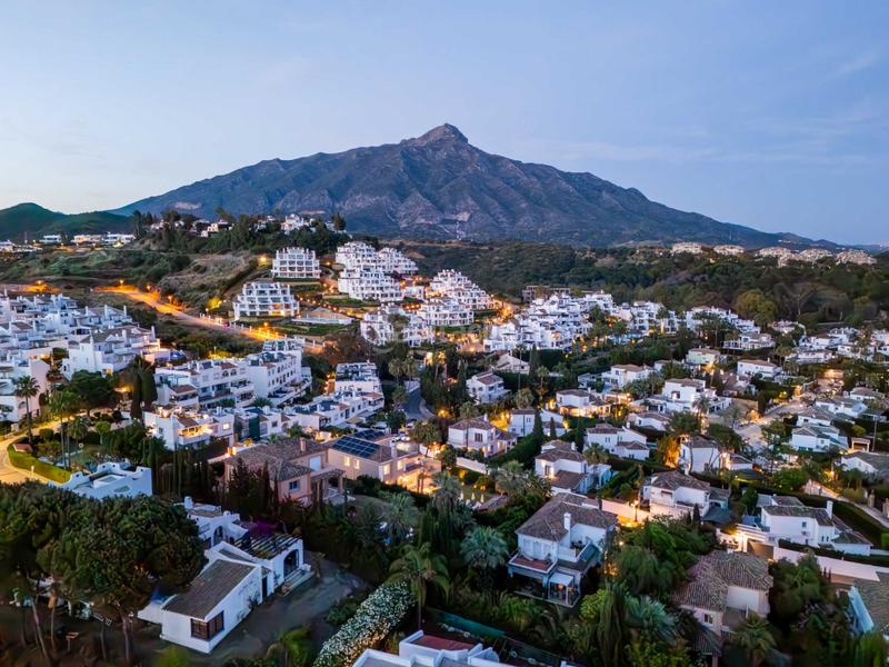 Foto d94e4b38-b6af-4835-b371-fb0e76288d39. Casa con riscaldamento parcheggio piscina in Nueva Andalucía centro Marbella