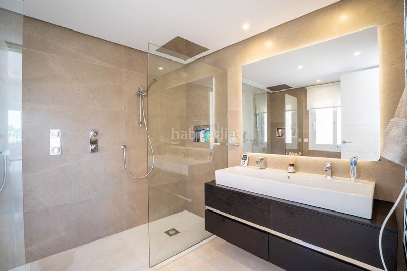 Foto ef94dec4-90a5-412b-8e70-ad651e9e71ca. Casa con riscaldamento parcheggio piscina in Nueva Andalucía centro Marbella