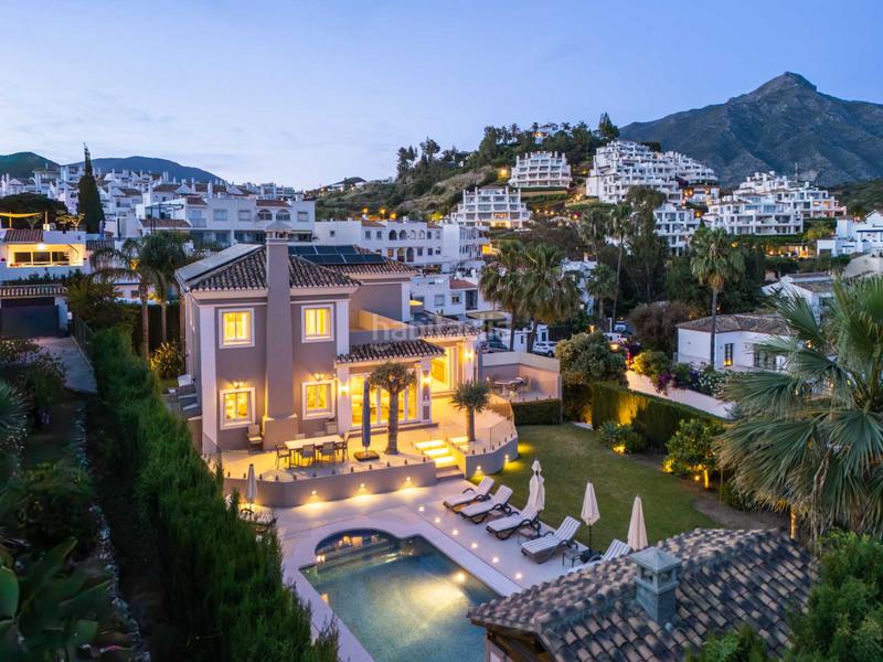 Foto f4c1a681-348c-4d9d-be18-d08317bb5a04. Casa con riscaldamento parcheggio piscina in Nueva Andalucía centro Marbella