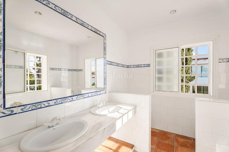 Foto 97b01080-6d24-4534-ba27-eceb4c67ef66. Casa con parcheggio piscina in Marbesa Marbella
