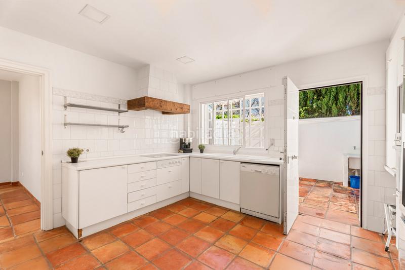 Foto f211e561-1cb7-4040-877a-221a51ab2b73. Casa con parcheggio piscina in Marbesa Marbella