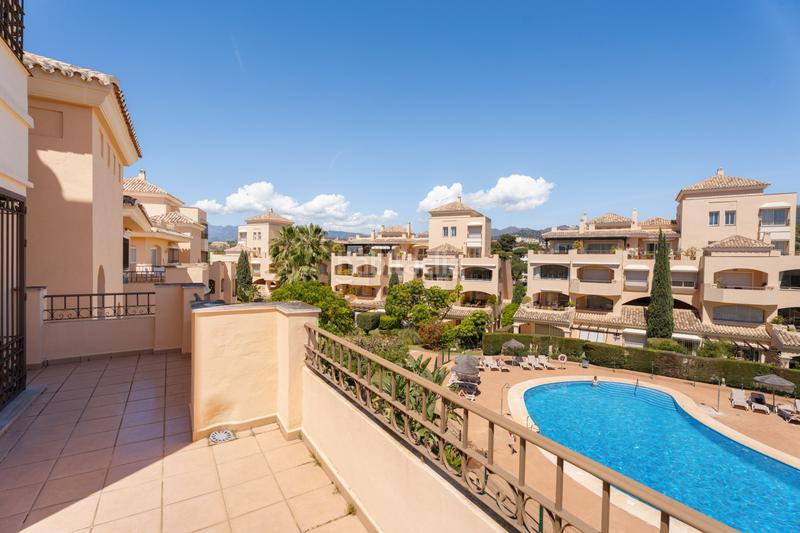Foto 55d3b13d-a279-408e-9cfc-92ee4d3cc9a8. Attique avec parking piscine dans Santa María Marbella