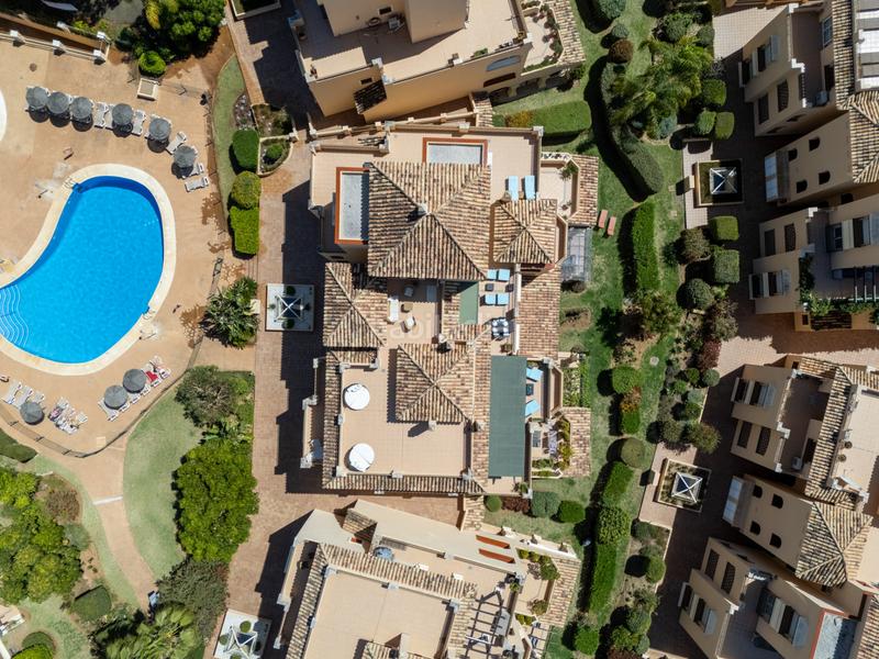 Foto 5640cd30-6331-446c-aa8e-77118a3e7745. Attique avec parking piscine dans Santa María Marbella