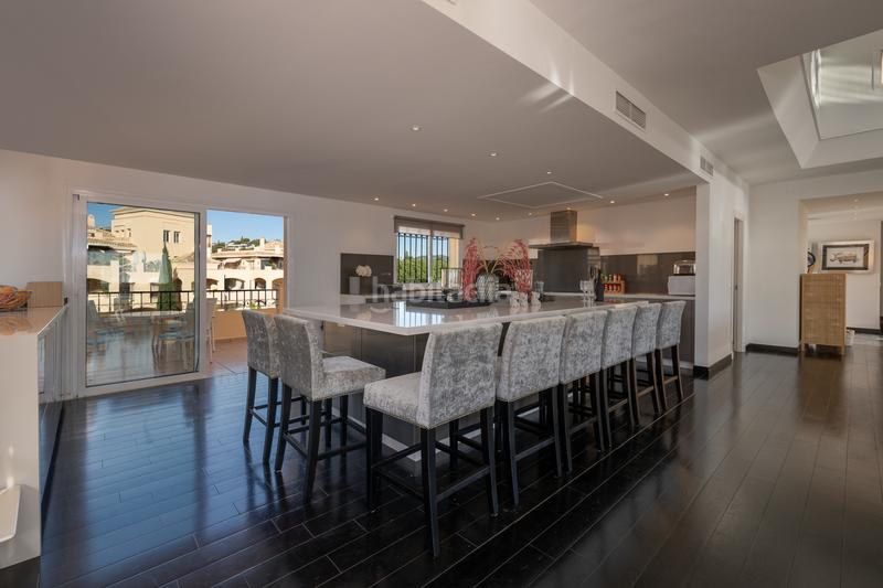 Foto 6232c4b6-1703-4a2a-b9bc-d3d0024ec812. Attique avec parking piscine dans Santa María Marbella