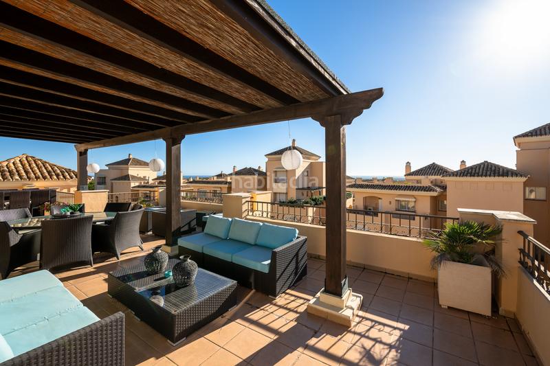 Foto 6a9a7df8-2526-4867-9ee9-bc2f1da7dc17. Attique avec parking piscine dans Santa María Marbella