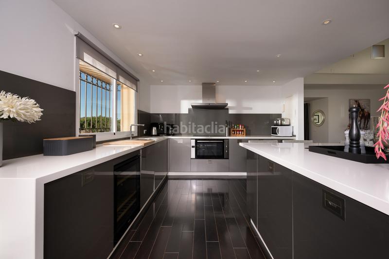 Foto 772cf8f1-143b-4f00-8254-7ec9bd6c8c19. Attique avec parking piscine dans Santa María Marbella