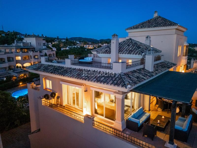 Foto dc270781-69bf-47ad-a0cd-607ec04d93fd. Attique avec parking piscine dans Santa María Marbella