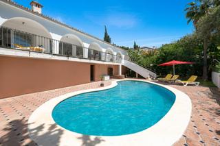 Casa a La Carolina - Guadalpín. Interesante villa para reformar en la carolina, marbella golden