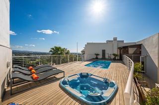 Àtic a Nueva Andalucía centro. Impresionante ático dúplex de tres dormitorios en nueva andalucí