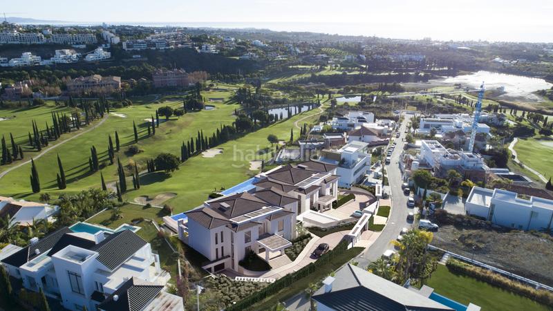 Foto 122f4a7f-8ec2-40f2-b57b-0d58afe5a7ac. Casa exclusivo proyecto de villa de lujo en primera línea de golf en Los Flamingos, en Benahavís