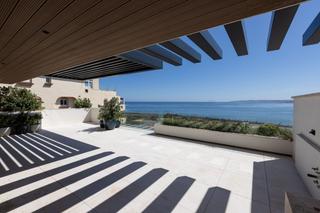 Apartament a Puerto de Estepona. Descubre el paraíso en la costa del sol! este exclusivo piso en