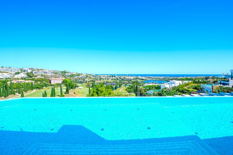 Foto 68114275-6868-49fd-bc72-739a86a60dc9. Casa amb calefacció aparcament piscina a Los Flamingos Benahavís
