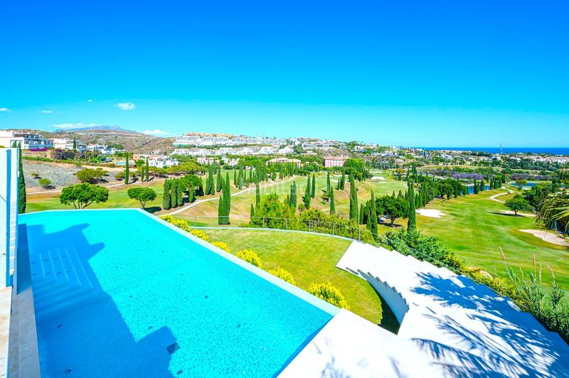 Foto 11e90258-68f1-46e7-8e18-96ab3ffef48e. Casa villa de lujo en primera línea de golf en Los Flamingos, con vistas panorámicas. en Benahavís