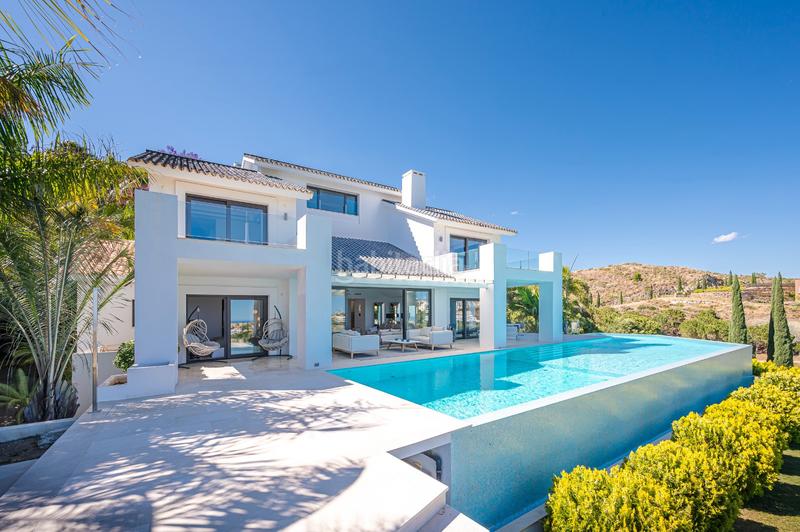 Foto 185f95c2-06e7-4579-bac0-7d48bf29d787. Casa villa de lujo en primera línea de golf en Los Flamingos, con vistas panorámicas. en Benahavís