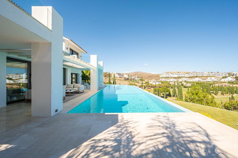 Foto 808bc52e-49cb-4520-b46f-1d19cb5fec18. Casa villa de lujo en primera línea de golf en Los Flamingos, con vistas panorámicas. en Benahavís