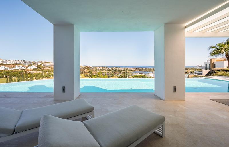Foto a84d51b6-c519-4fa0-8358-d16279736ca3. Casa villa de lujo en primera línea de golf en Los Flamingos, con vistas panorámicas. en Benahavís