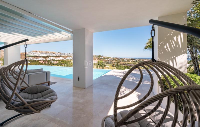 Foto f6d86f7f-82b2-4ecf-8cce-2ce45662f965. Casa villa de lujo en primera línea de golf en Los Flamingos, con vistas panorámicas. en Benahavís