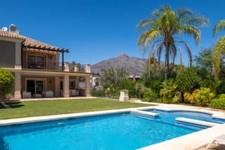 Casa a Las Lomas de Río Verde. Exclusiva villa contemporánea en una ubicación privilegiada, mil