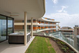Planta baixa a El Higuerón. Apartamento moderno de 3 habitaciones con jardin privado en el h
