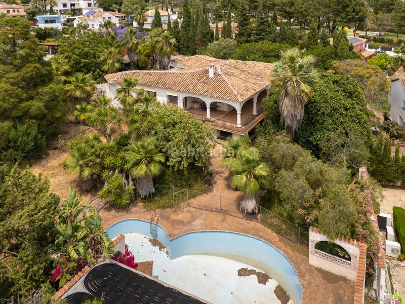 Foto c61372aa-9350-4b30-8f26-6f9e9cb5439a. Casa amb aparcament piscina a Valdeolletas - Las Cancelas - Xarblanca Marbella
