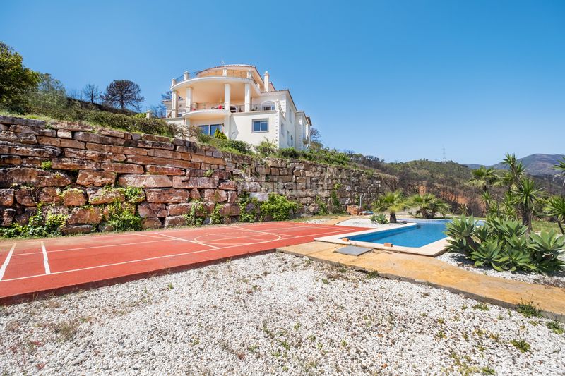 Foto 354c4ad9-5733-4dd2-b31b-8410809b46ad. Casa amb aparcament piscina a altos de Estepona Estepona
