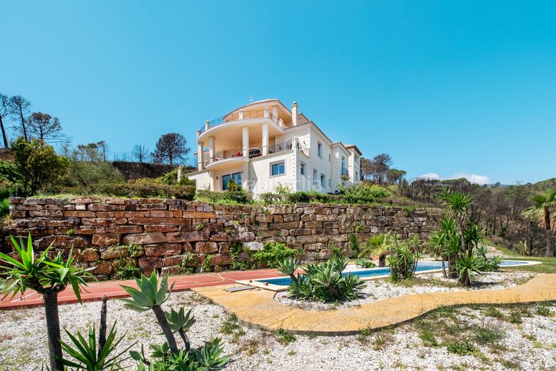 Foto 9ad3f0c5-d1e8-423f-b4c1-3861c04cef8a. Casa amb aparcament piscina a altos de Estepona Estepona