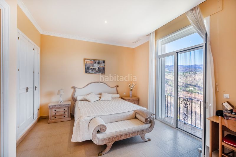 Foto e88ea40f-bd4d-464b-b407-cfdb801b487f. Casa amb aparcament piscina a altos de Estepona Estepona