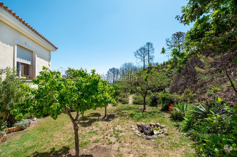 Foto f0d58eee-7444-4586-8939-3ba313578f37. Casa amb aparcament piscina a altos de Estepona Estepona