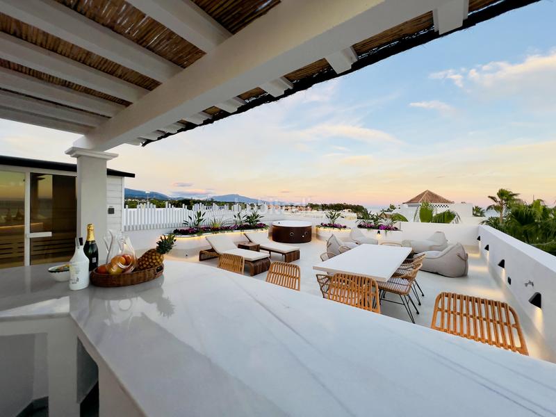Foto a72f6388-a1e1-43ed-a182-8ccabcf7a552. Ático 7 exclusivos áticos en primera línea de playa viva en su máxima expresión impresionantes áticos con vistas panorámicas en Estepona