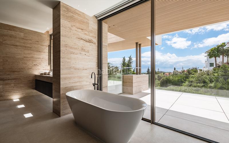 Foto 5e401775-c6d9-44be-b920-7a7f40c036ee. Casa exclusiva villa de lujo con vistas panorámicas en el paraíso, en Estepona