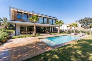 Haus in Sotogrande Costa. Villa koa villa de lujo, moderna y de nueva construcción en vent